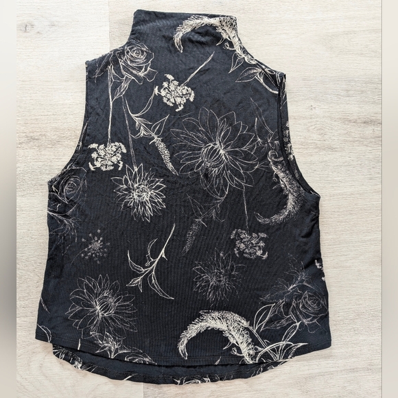 Babaton Floral Black Sleeveless Top Size XS - Picture 2 of 7
